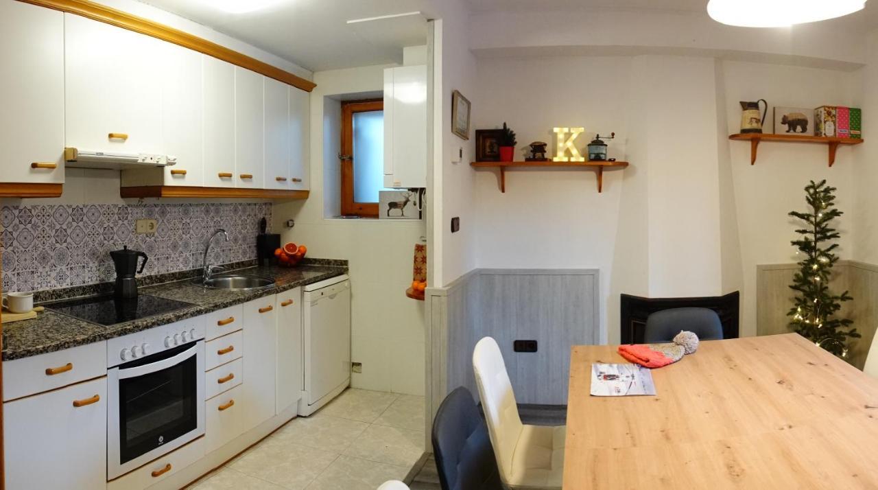 Cirjuana, Casa En El Centro Con Agradable Jardin Y Barbacoa By Pirineos 360 * Biescas (Aragon)